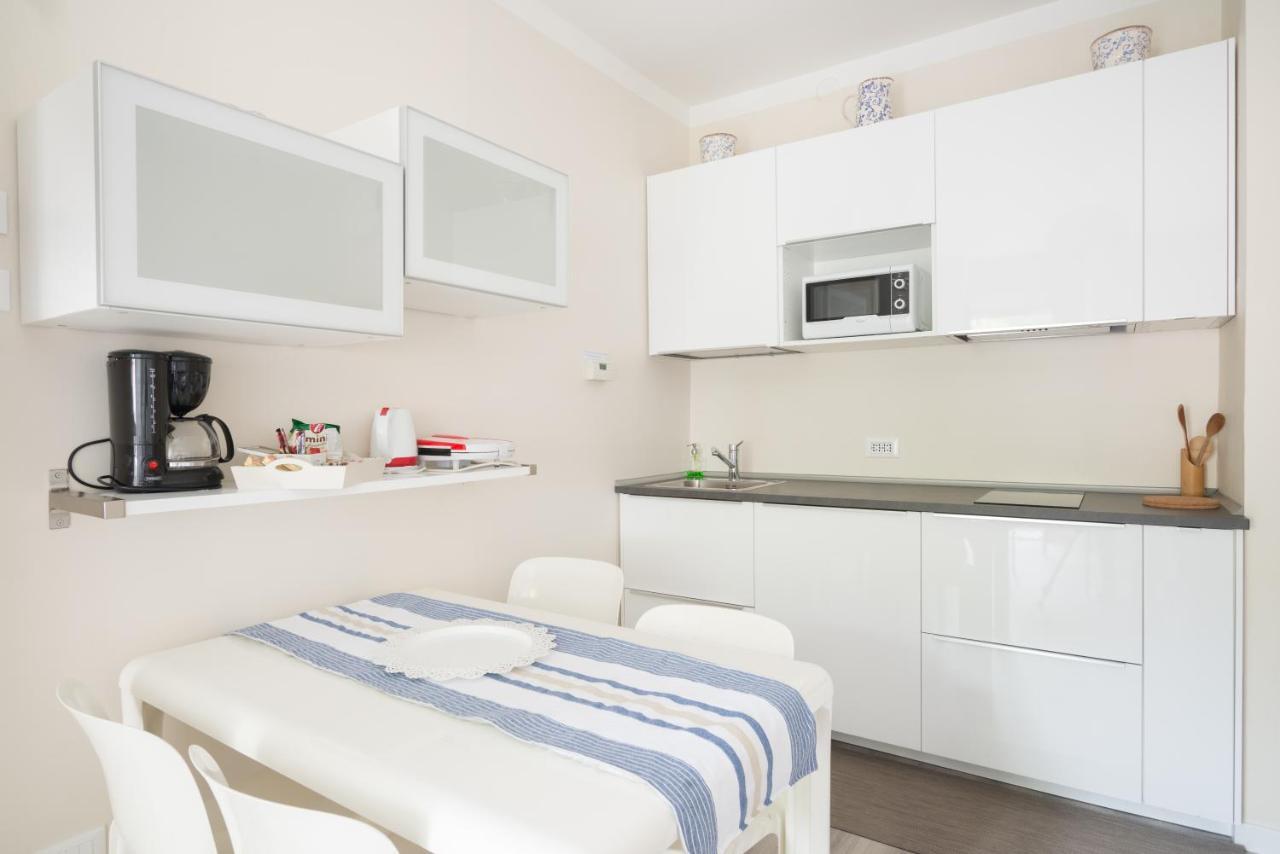 Monica Appartamenti Sirmione Exteriör bild