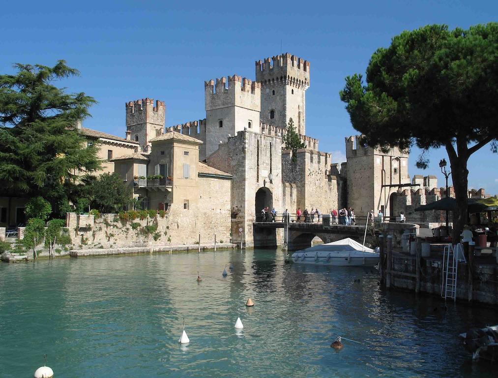 Monica Appartamenti Sirmione Exteriör bild